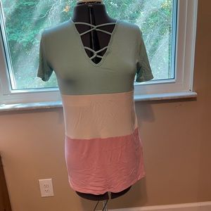 💐 3/ $15 Magic Fit Teal, Pink, and White Top